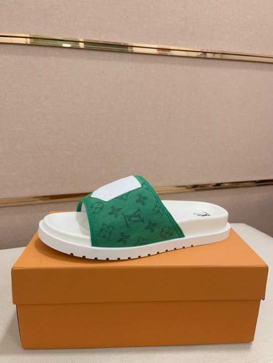 Picture of Louis Vuitton Slippers _SKULVsz38-44mnf05341293